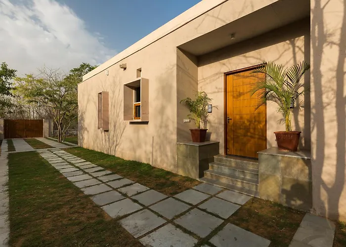 Stayvista The Owl House: Hillside Villa with Terrace and Lawn Jaipur